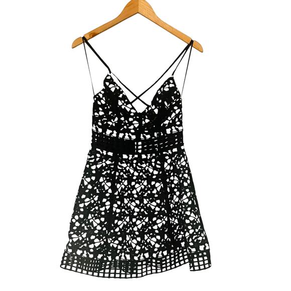 Olivaceous Black Guipure Lace Cross Back Dress Size M Medium NWT - Picture 3 of 9